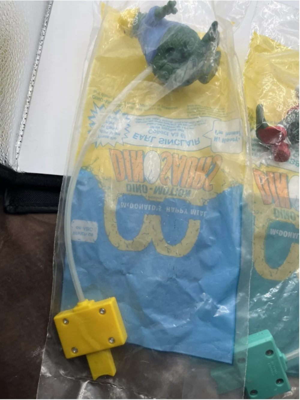McDONALD’S HAPPY MEAL TOY – 2 DINOSAURS - MIP EARL &ROBBIE SNICLAIR 1992 VTG